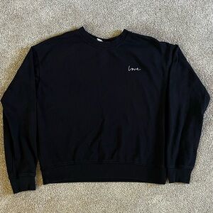 Black crewneck with “love” embroidery🖤
